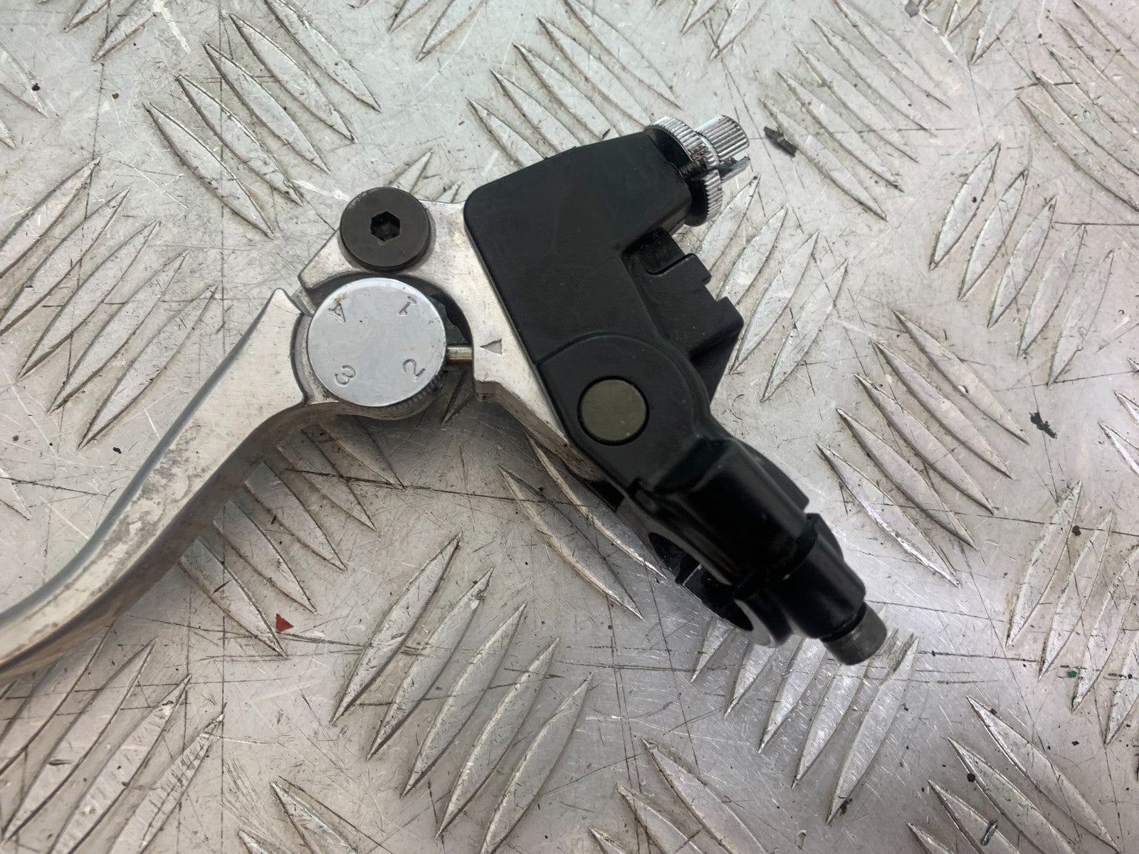 TRIUMPH 1050 SPRINT ST CLUTCH LEVER AND BRACKET   YEAR 2004-2007 (CMB1197)