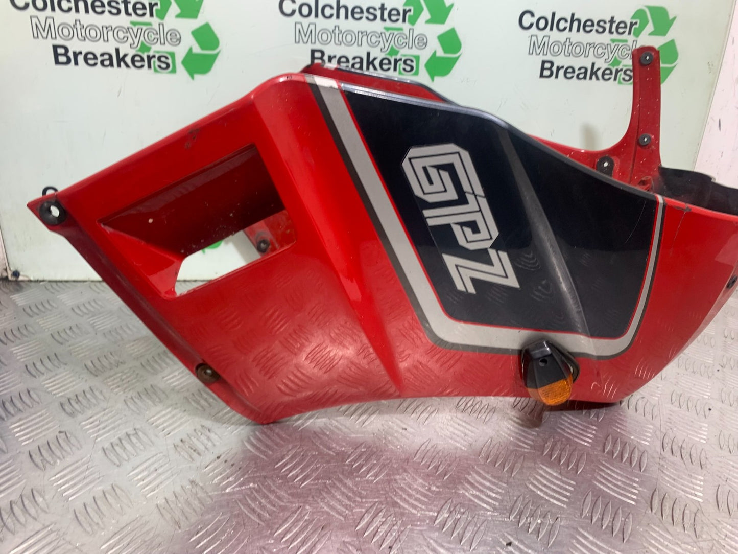 KAWASAKI GPZ600 GPZ 600 TOP FAIRING   YEAR 1988-90 (CMB1258)