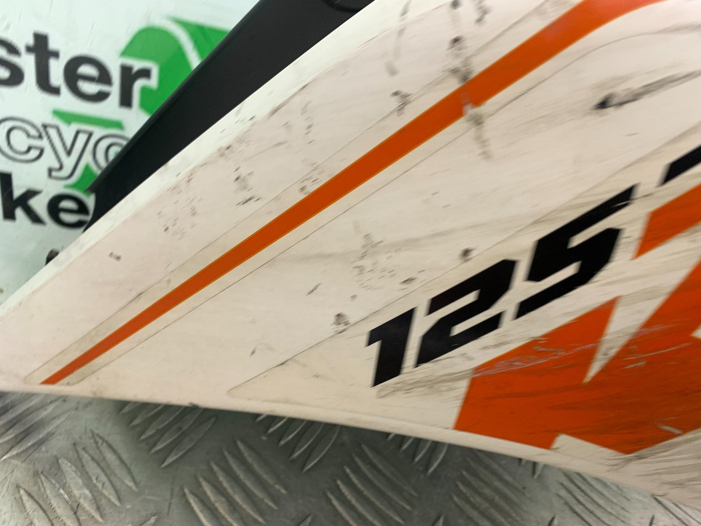 KTM RC125 RC 125 LEFT & RIGHT FAIRING PANELS   2014 2017 (CMB1199)