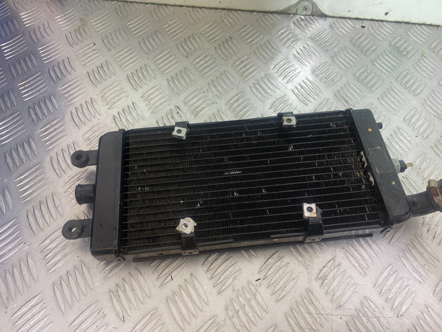 HONDA VTX1300 S-6 RADIATOR  YEAR 2004-09 (CMB1159)