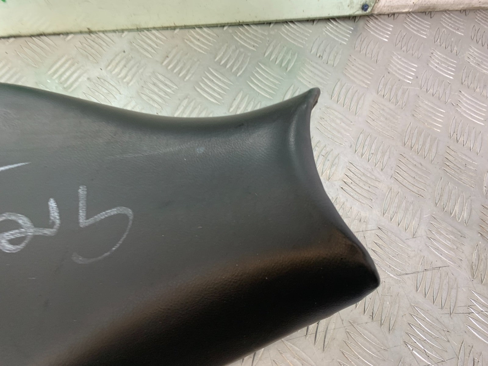 TRIUMPH 955i SPRINT ST SEAT YEAR 1999-04 (CMB1230)