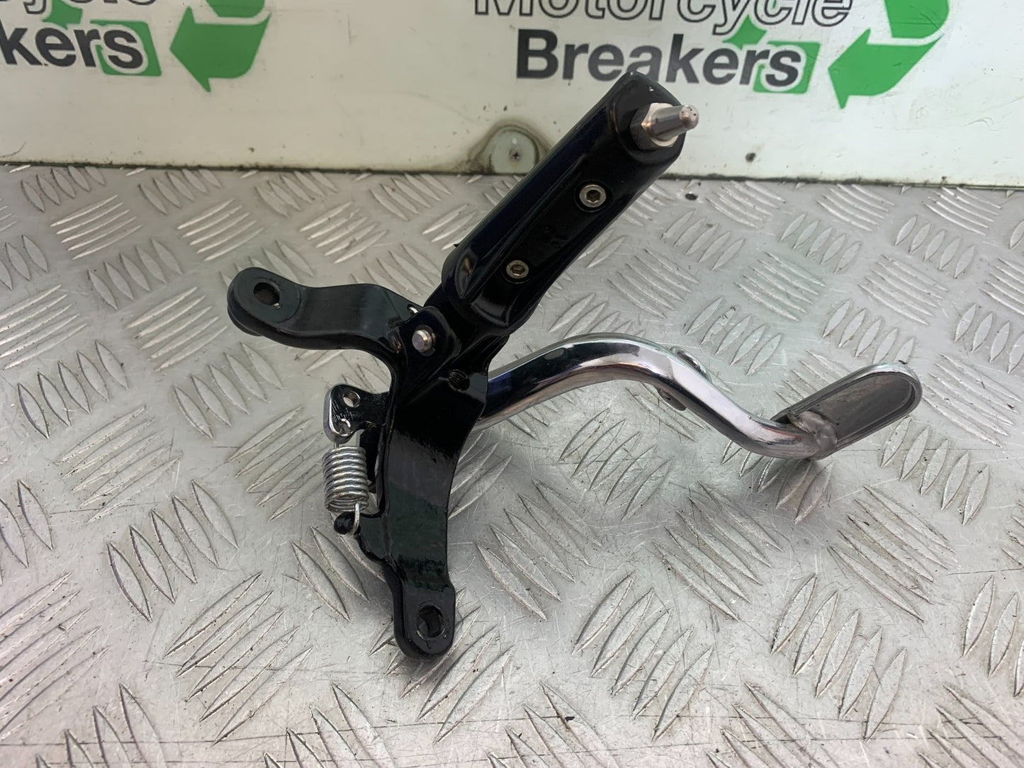 BSA 650 GOLD STAR RIGHT HANGER PEG AND PEDAL    YEAR 2022-2025 (CMB1262)