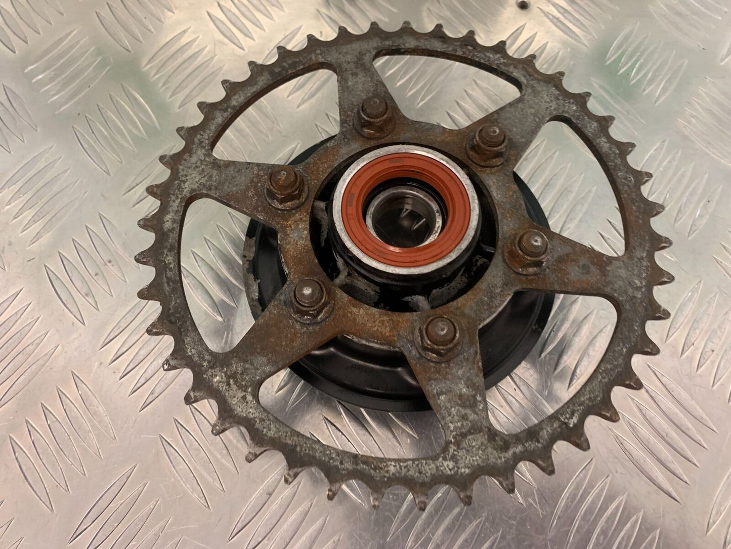 KAWASAKI Z750 Z 750 REAR SPROCKET CARRIER   YEAR 2004-2006  (STOCK 963)