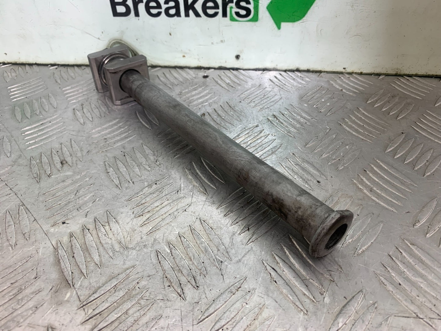 HONDA CBR1000 RR CBR 1000RR FIREBLADE REAR WHEEL SPINDLE 2008-2011 (CMB1179)