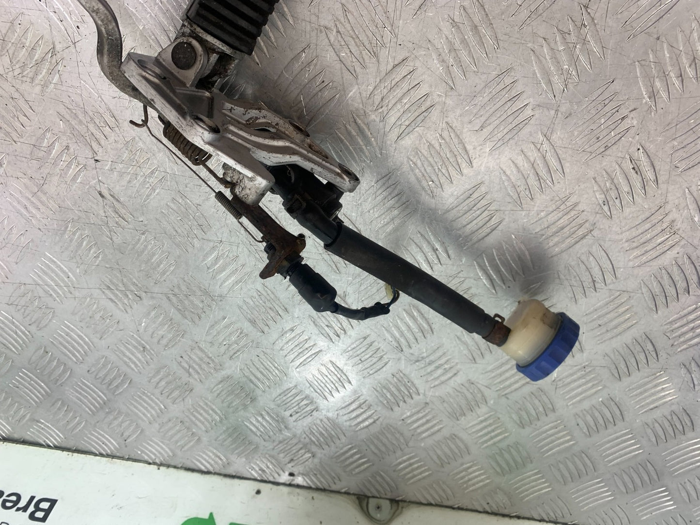 KAWASAKI GPZ600 GPZ 600 FRONT RIGHT HANGER  YEAR 1988-90 (CMB1258)