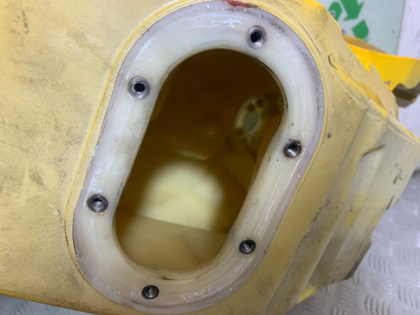 APRILIA TUONO 1000 V4R PETROL TANK   YEAR 2011-13  (CMB1331)