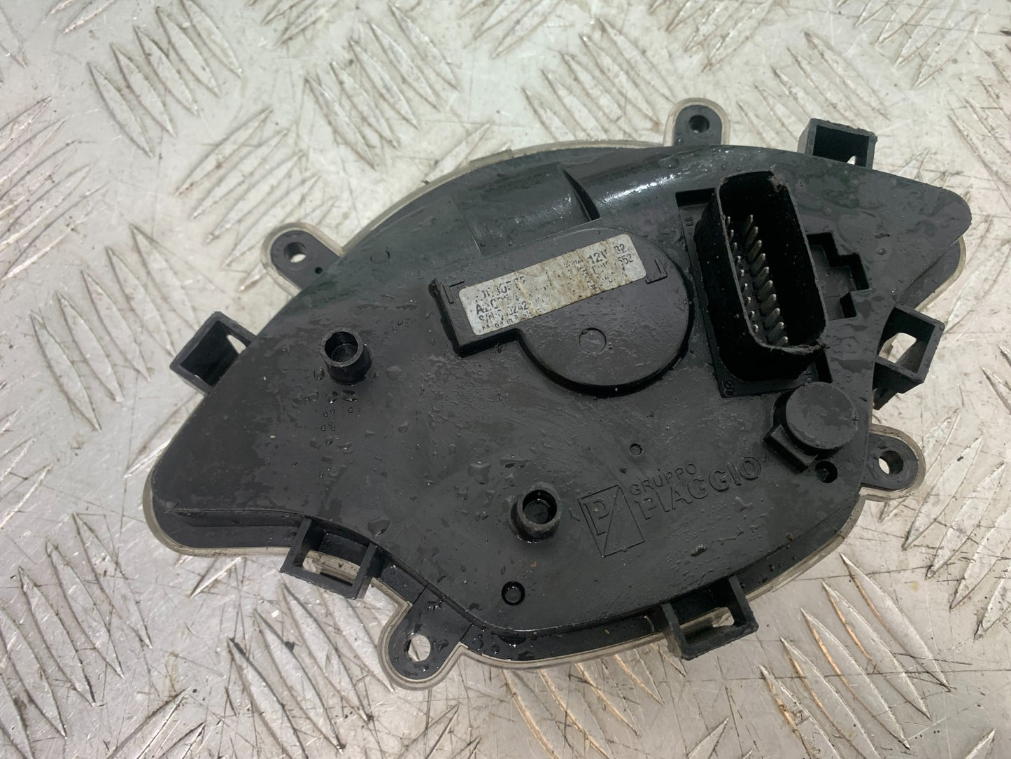 PIAGGIO VESPA GTS 125 CLOCKS SPEEDO DASH YEAR 2009-2014  (CMB1261)
