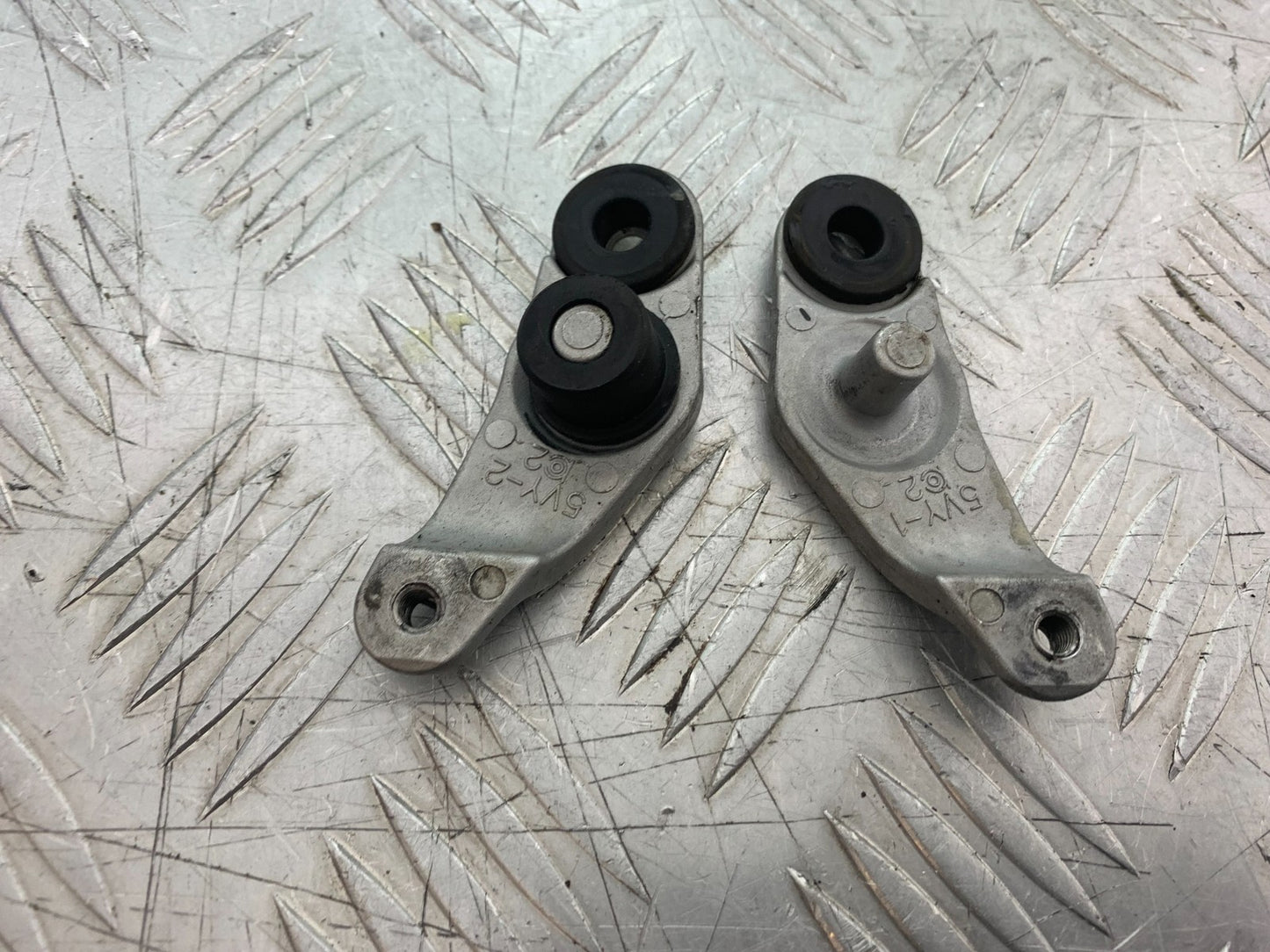 YAMAHA YZF R1 4C8 PETROL TANK BRACKETS   YEAR 2007-2008 (CMB1237)