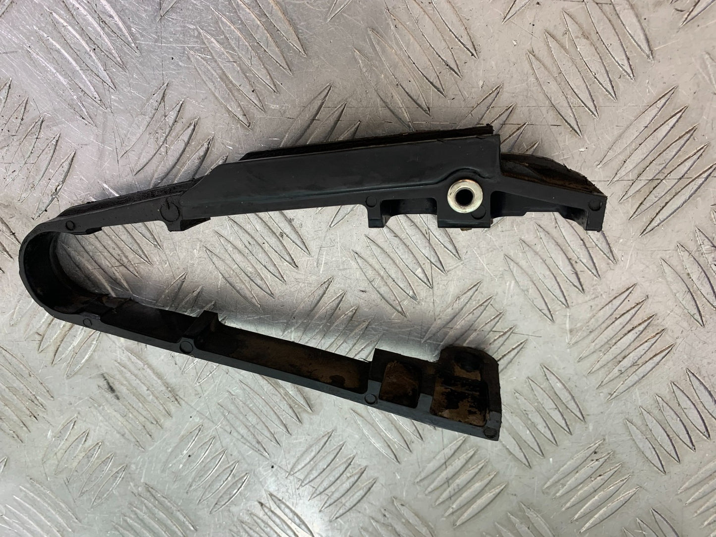 KTM 125 DUKE CHAIN GUIDE  YEAR 2018-2023 (CMB1185)