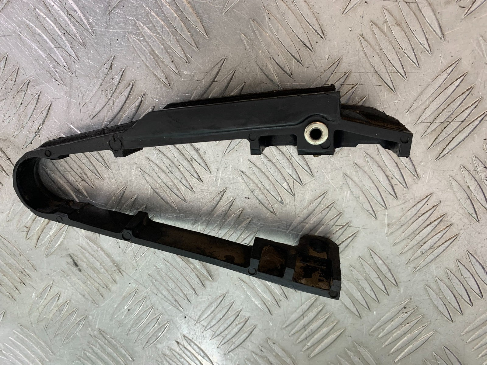 KTM 125 DUKE CHAIN GUIDE  YEAR 2018-2023 (CMB1185)
