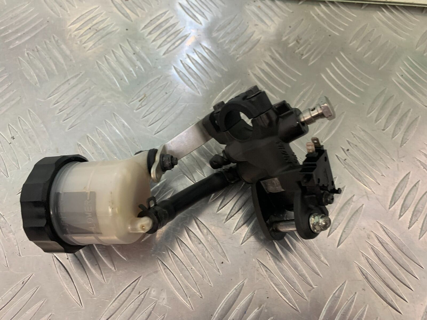 HONDA CBR1000 rr FIREBLADE FRONT MASTER CYLINDER YEAR 2008-2011 (STOCK 986)