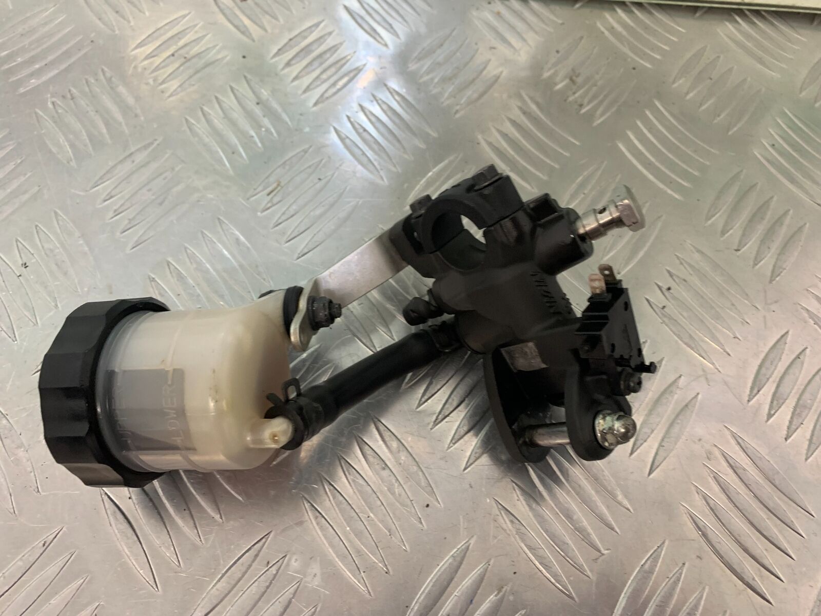 HONDA CBR1000 rr FIREBLADE FRONT MASTER CYLINDER YEAR 2008-2011 (STOCK 986)