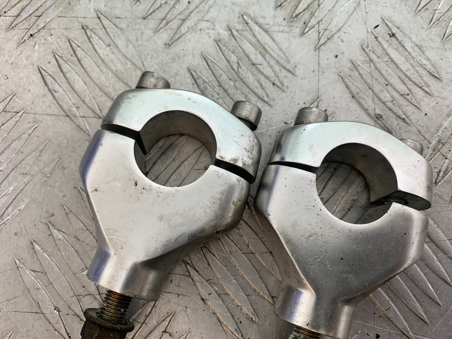 TRIUMPH SPEED TRIPLE R 1050 HANDLEBAR RISERS   2009 (CMB1183)