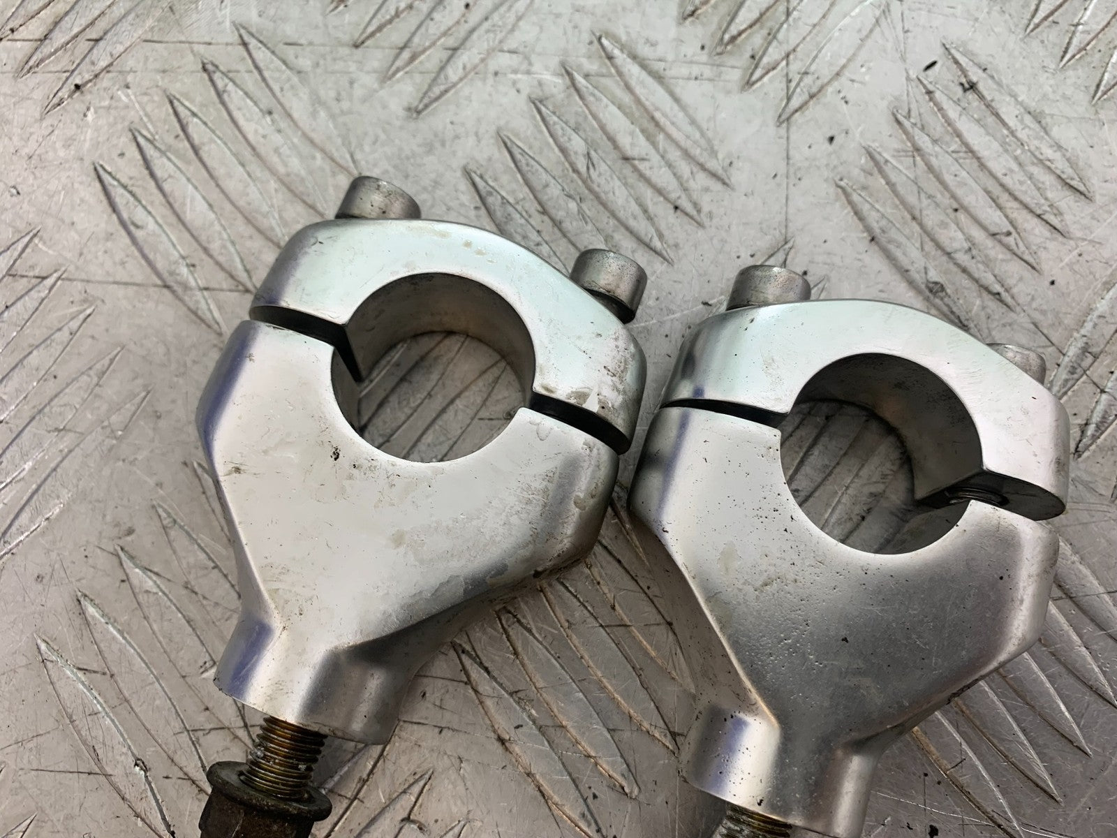 TRIUMPH SPEED TRIPLE R 1050 HANDLEBAR RISERS   2009 (CMB1183)