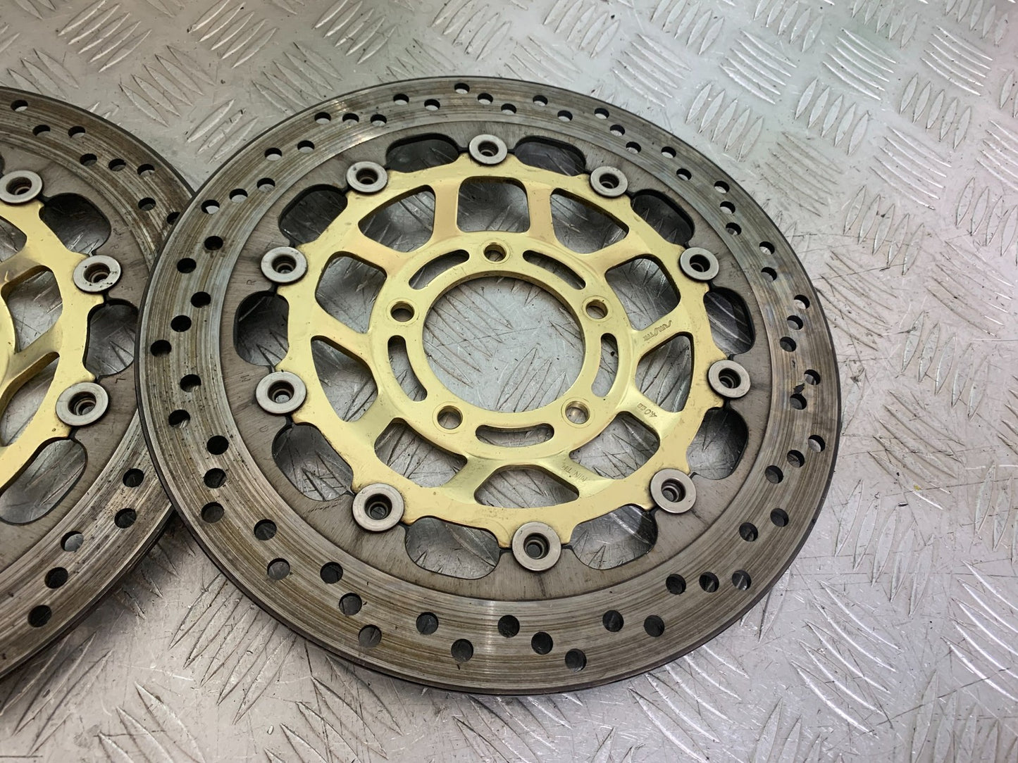 TRIUMPH 1050 SPEED TRIPLE FRONT BRAKE DISCS  YEAR 2005-2007 (CMB1322)