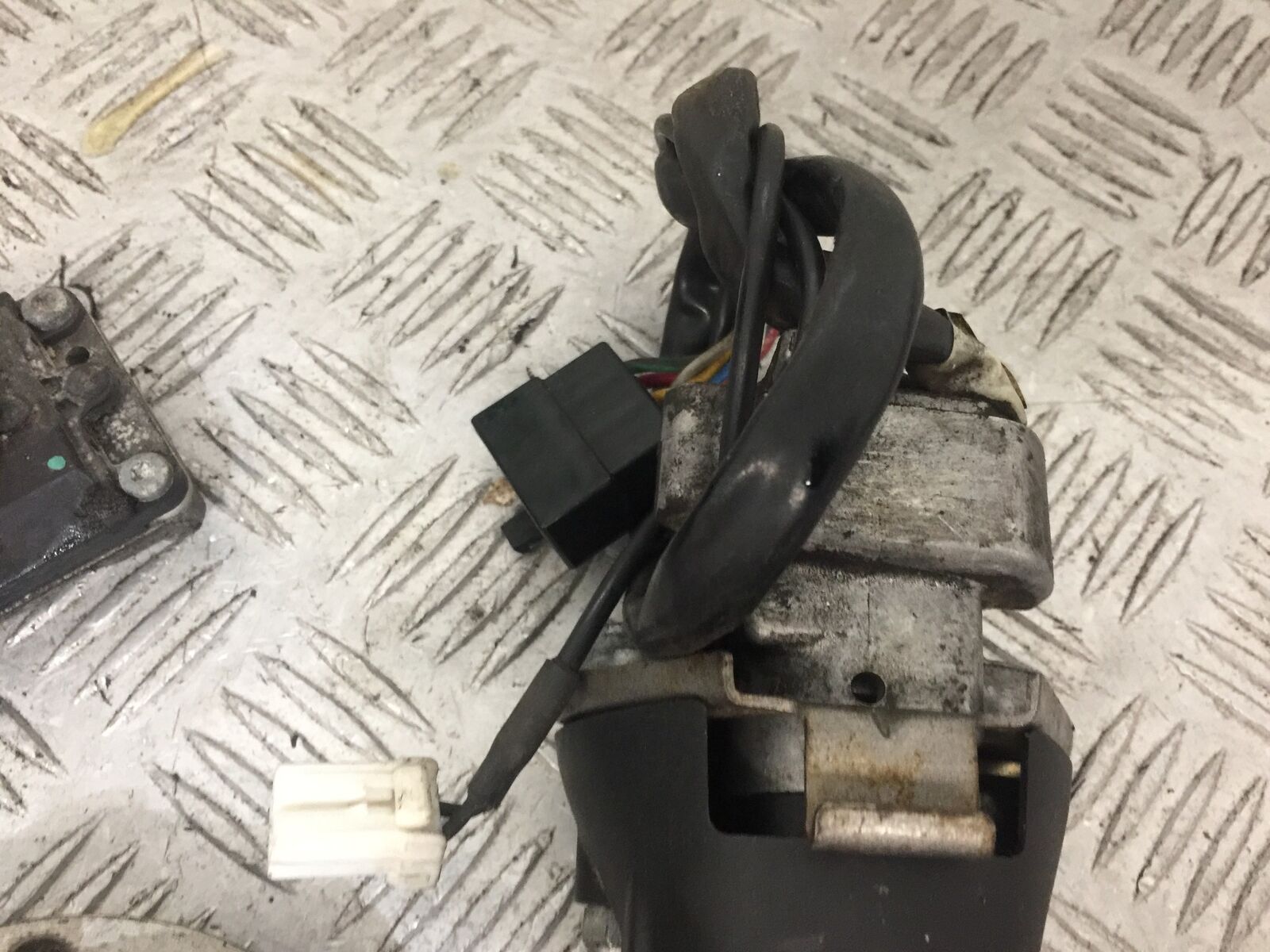 DUCATI MONSTER S4 916 ECU LOCKS KEYS  YEAR 2001 STOCK (755)