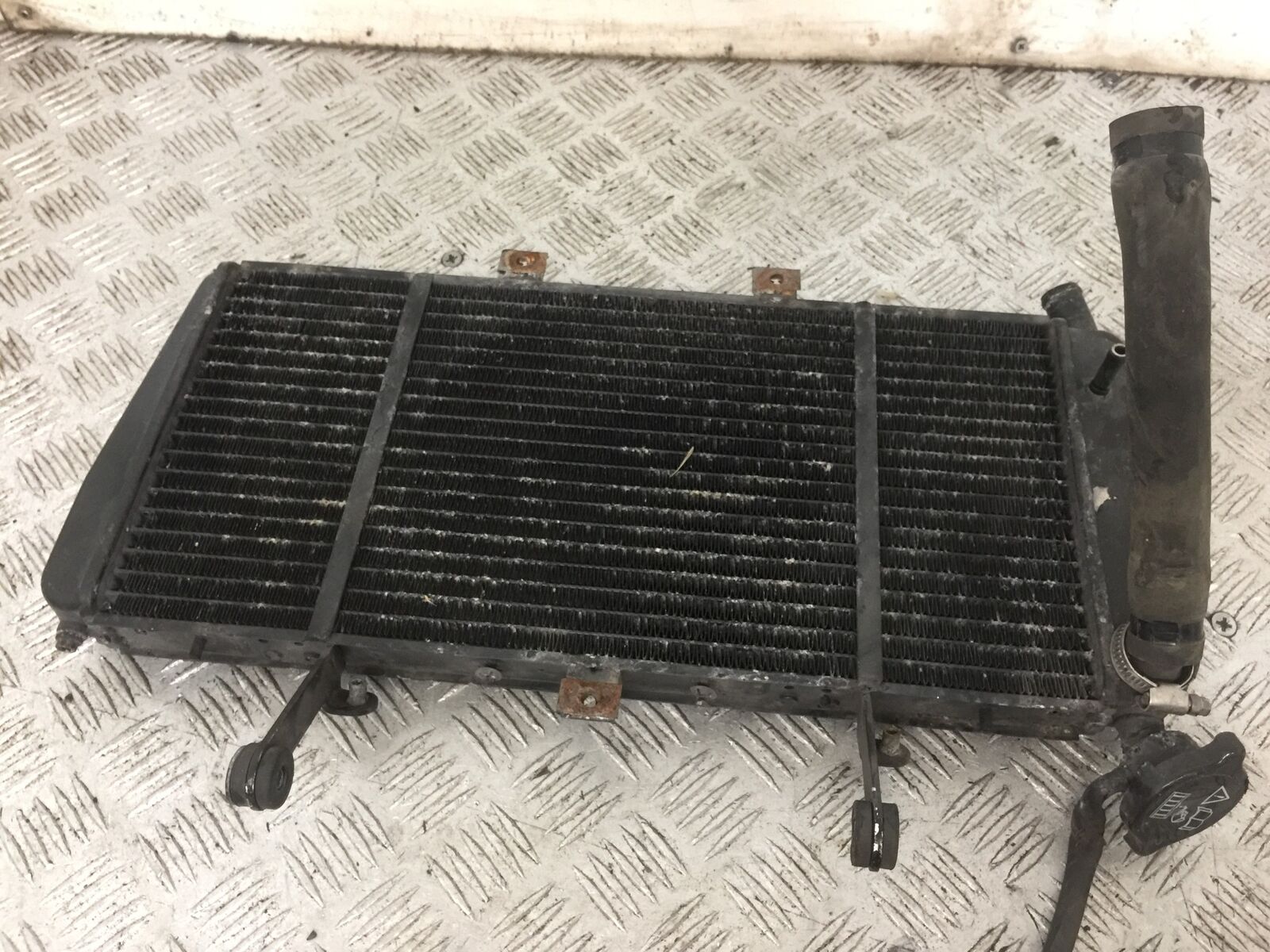 TRIUMPH 1050 SPRINT RADIATOR  YEAR 2004-2007 (STOCK 888)