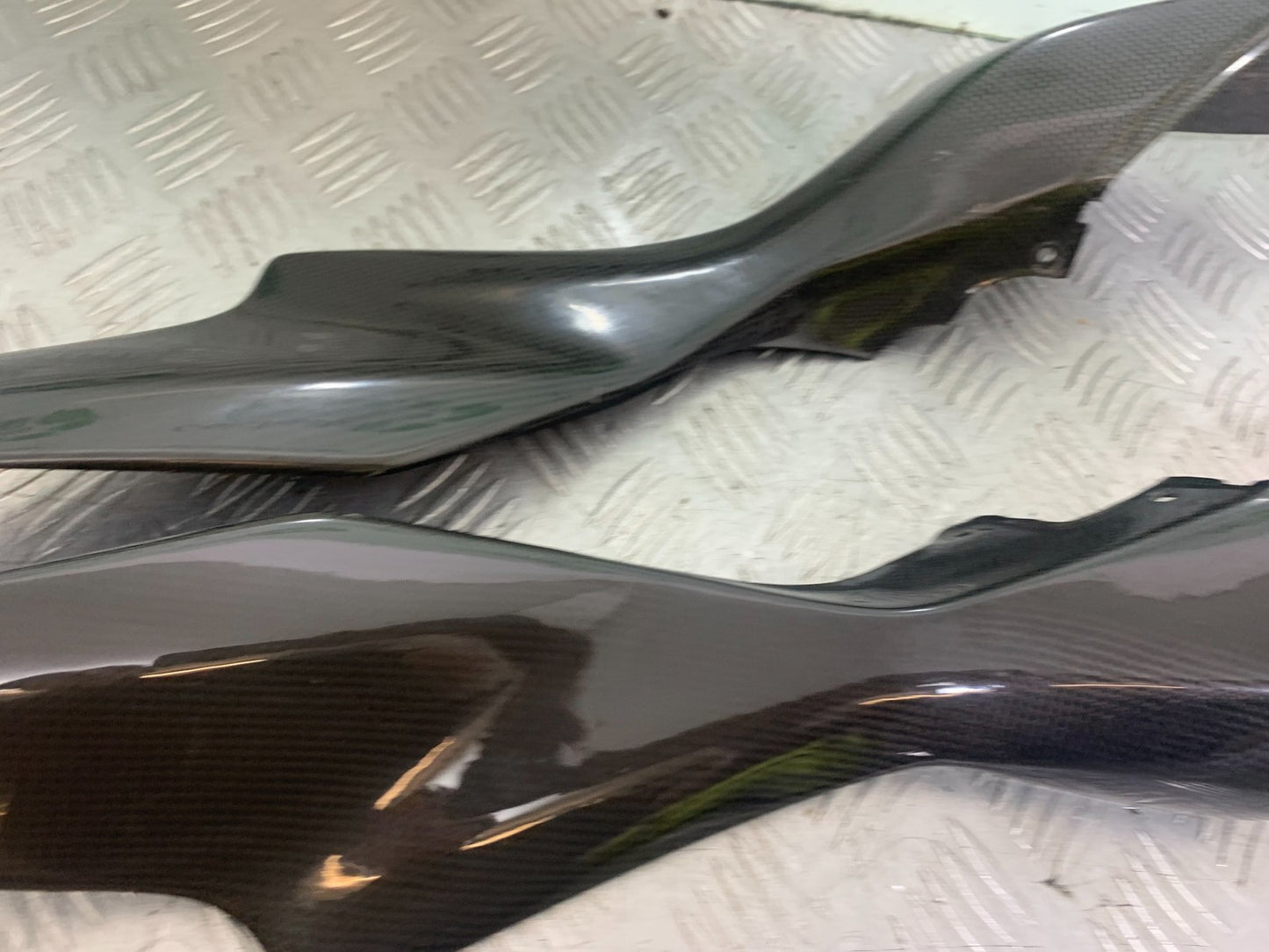 APRILIA RSV1000 R FACTORY MILLE CARBON LOWER TANK PANELS    2004-09 (CMB1203)