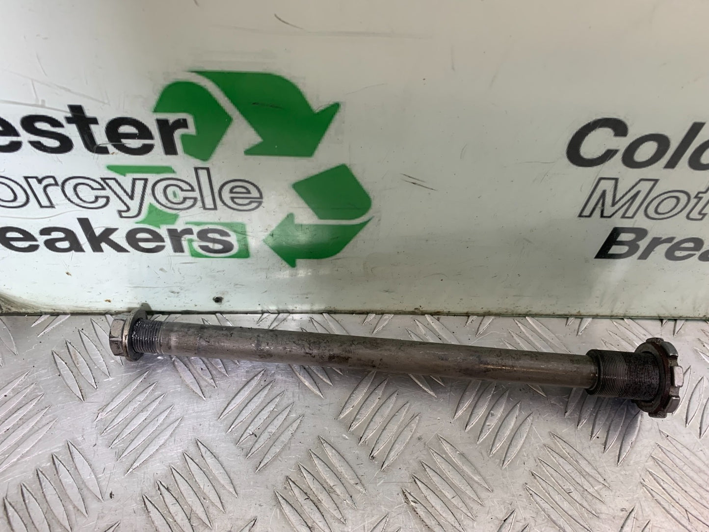 KAWASAKI ZX9R ZX9 R SWINGARM SPINDLE YEAR 1998-1999 (CMB1329)