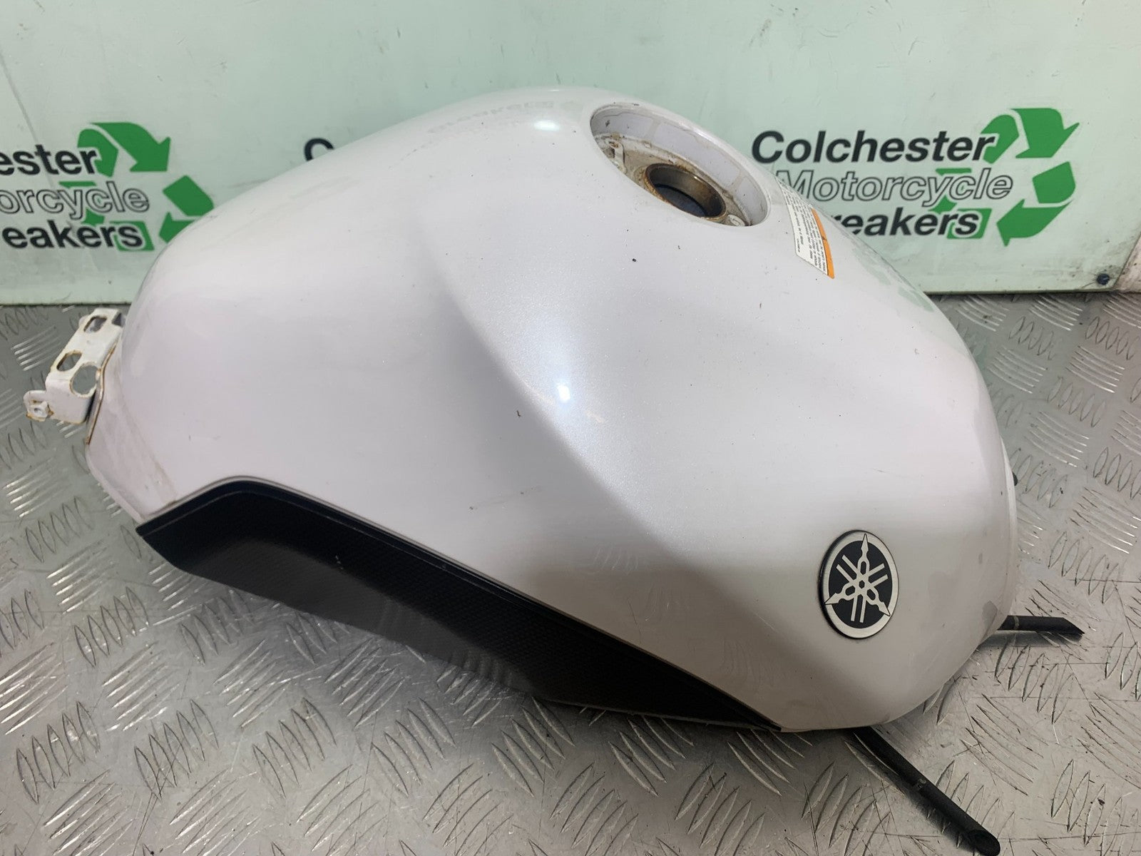 YAMAHA XJ6 XJ6-S PETROL TANK  YEAR 2009-2015  (CMB1212)
