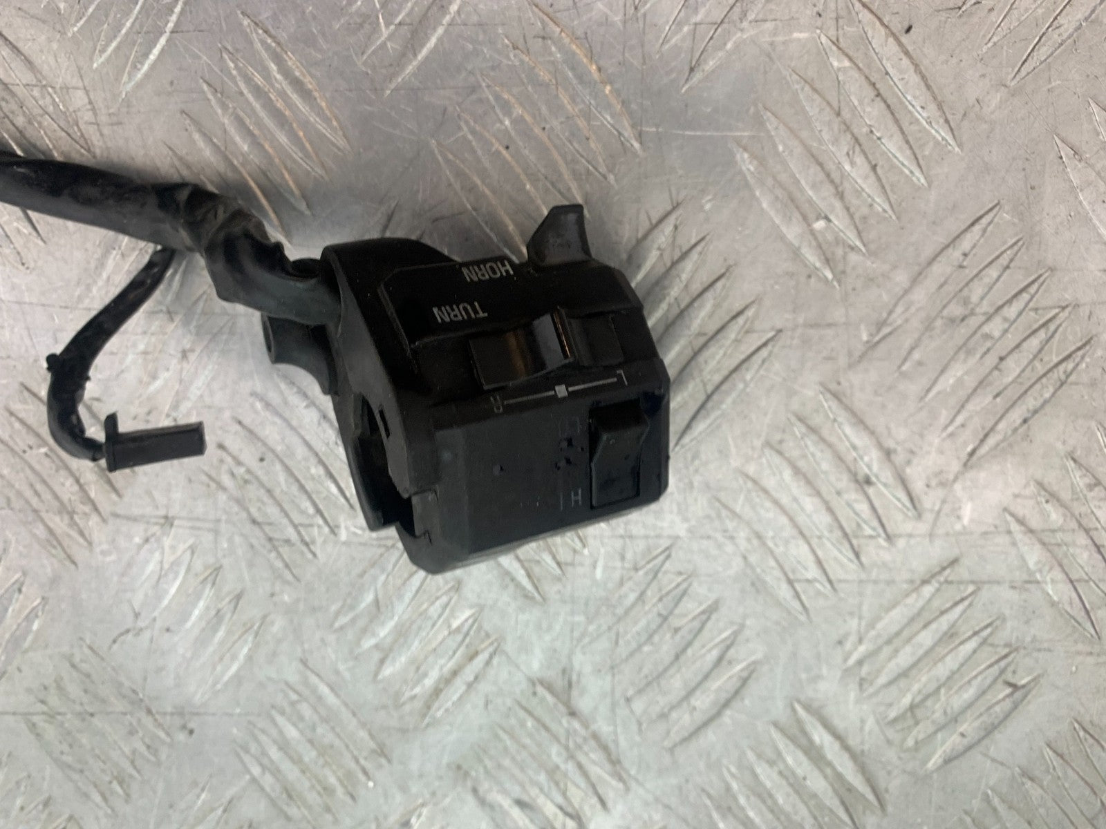 KAWASAKI GPZ600 GPZ 600 LEFT SWITCH GEAR  YEAR 1988-90 (CMB1258)