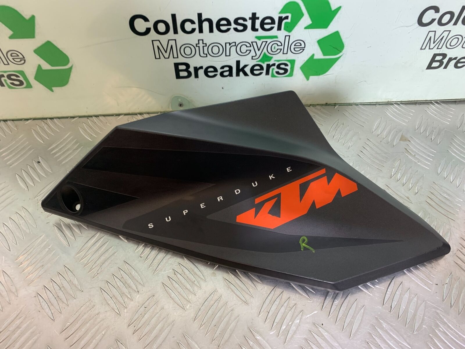 KTM 1290 SUPER DUKE RIGHT TANK COWL  YEAR 2014-2016 (CMB1006)