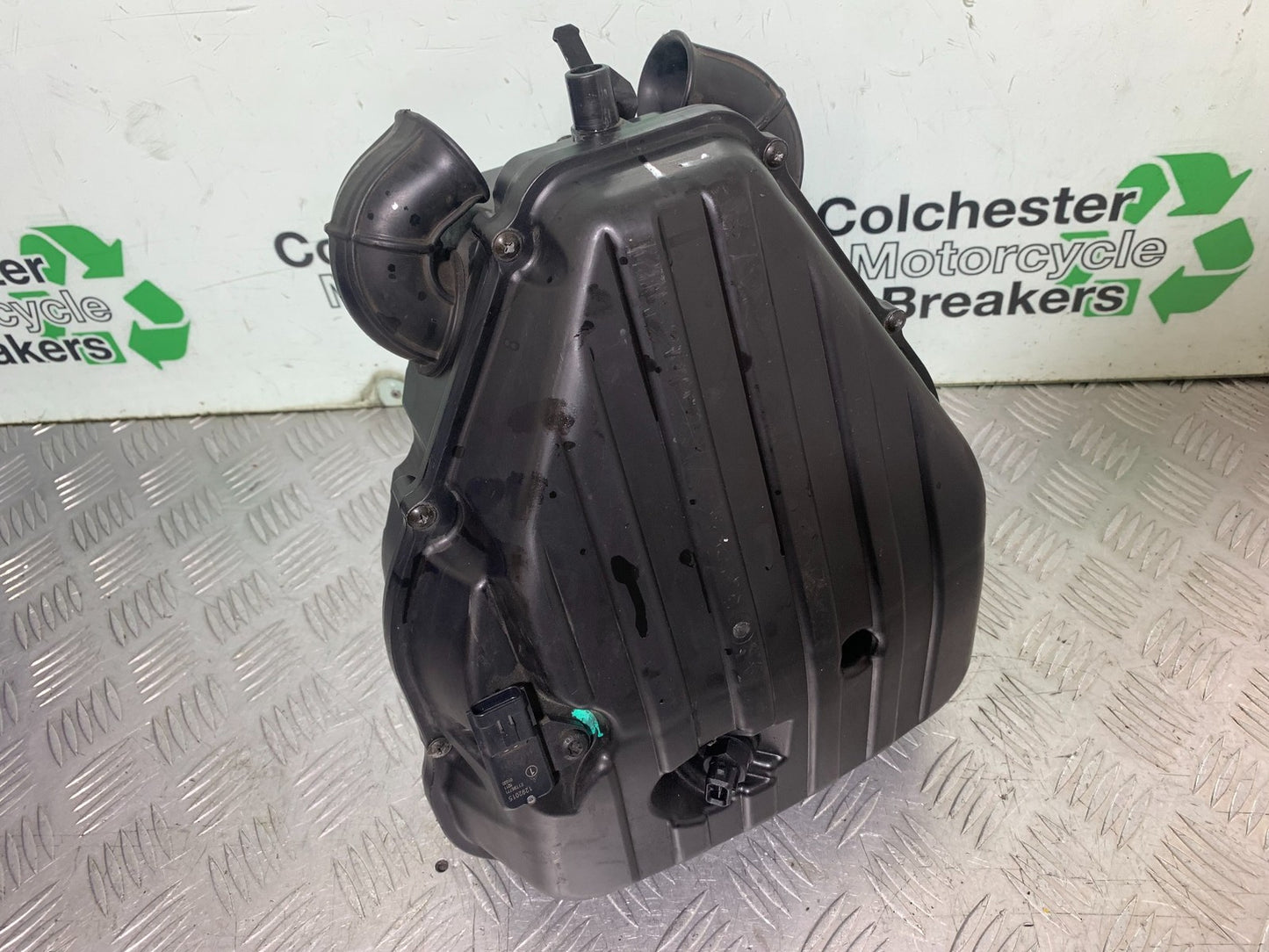 TRIUMPH 1050 SPEED TRIPLE AIRBOX YEAR 2005-2007 (CMB1322)