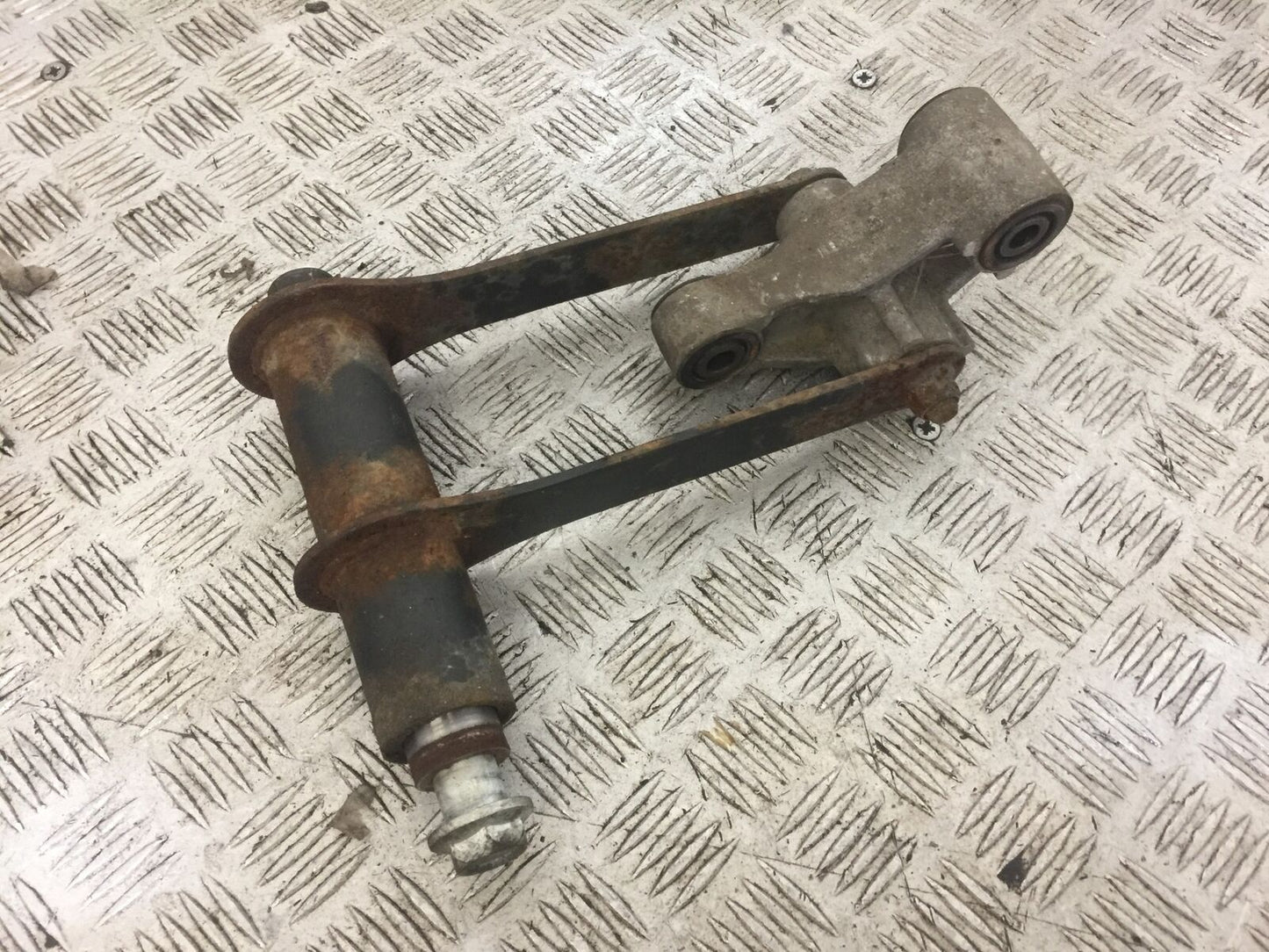 KAWASAKI VN900 CLASSIC REAR SHOCK LINKAGE  YEAR 2006-2015 (STOCK 706)