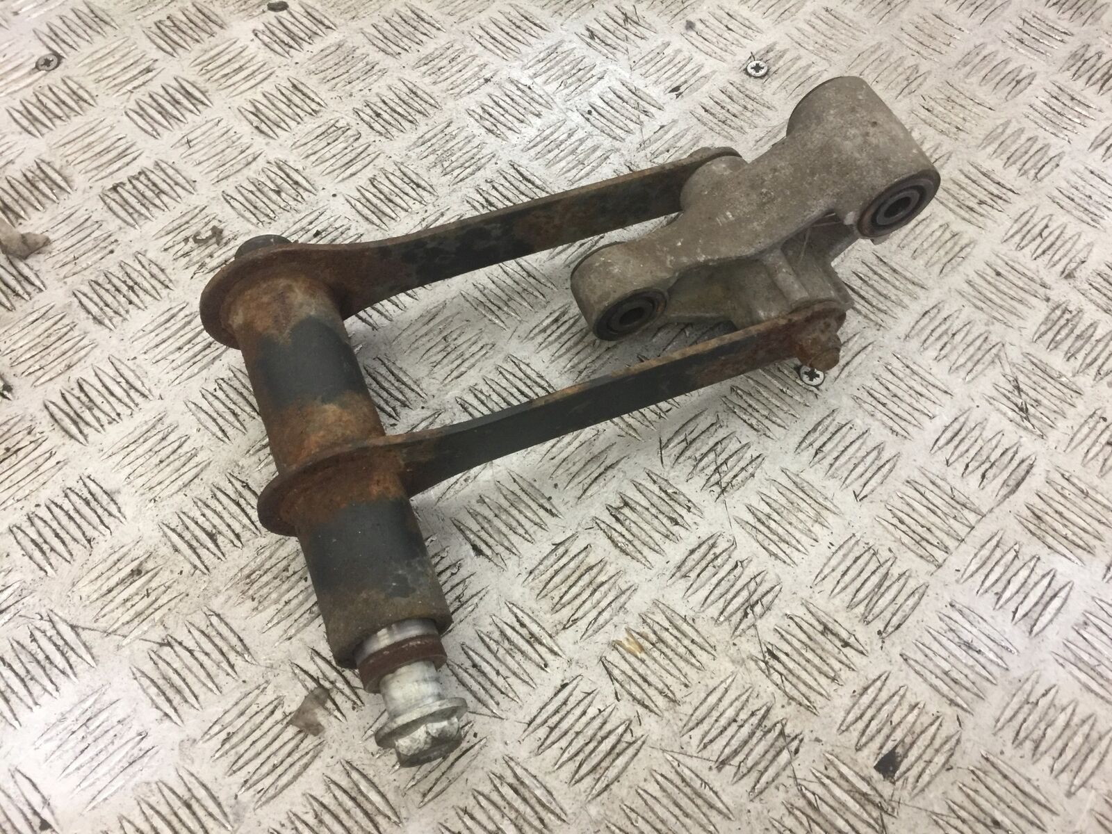 KAWASAKI VN900 CLASSIC REAR SHOCK LINKAGE  YEAR 2006-2015 (STOCK 706)