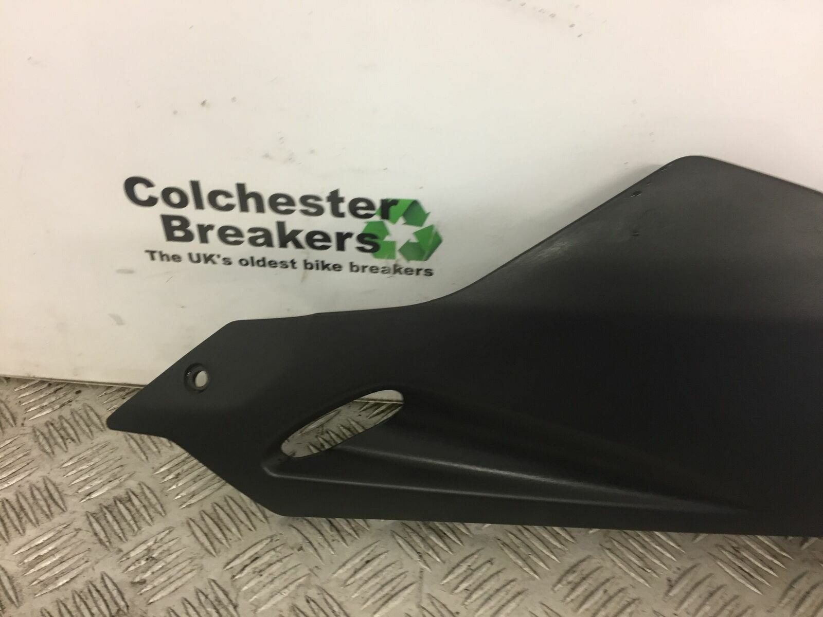 HONDA CBR125 CBR 125 RIGHT BELLY PAN YEAR 2011-2014