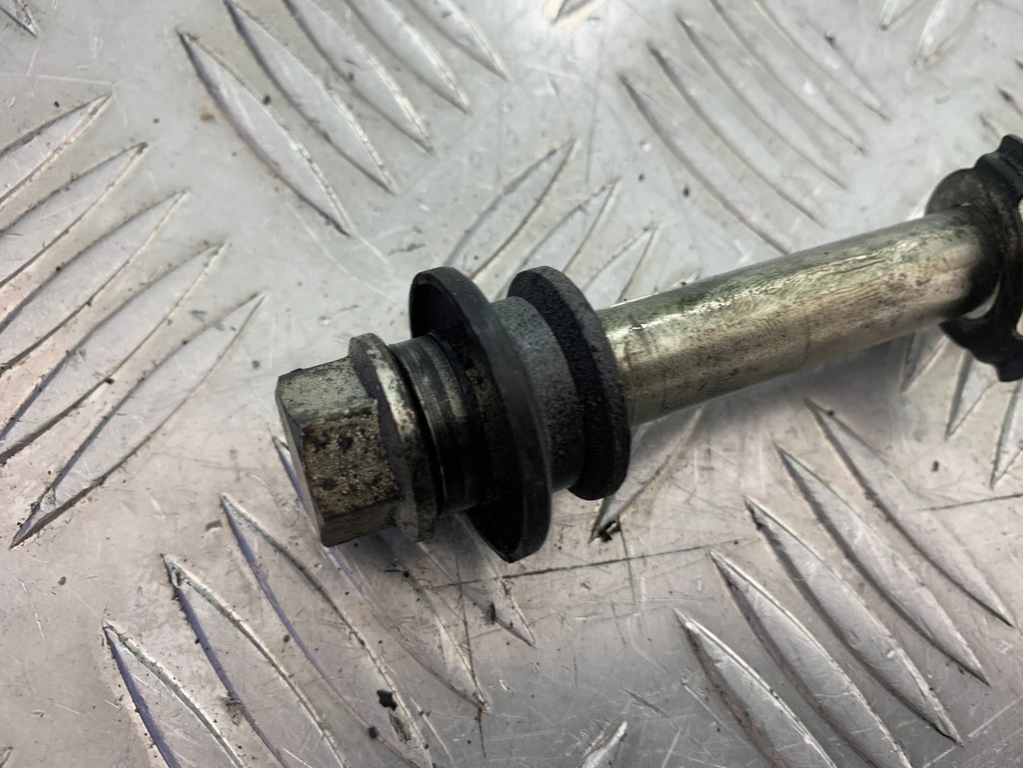 YAMAHA YBR125 YBR 125 FRONT WHEEL SPINDLE  YEAR 2010-2017 (CMB1252)