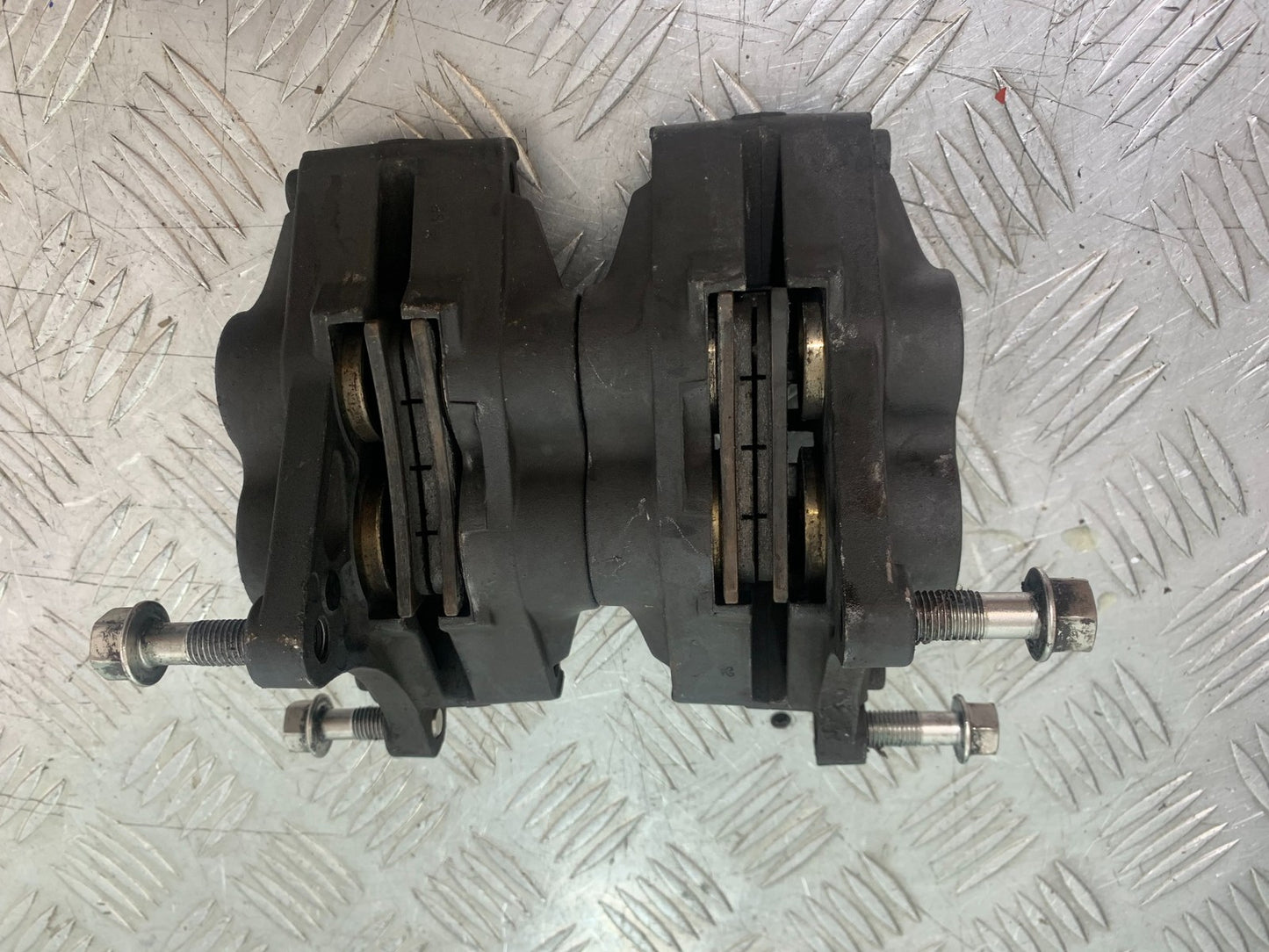TRIUMPH 1050 SPRINT ST FRONT BRAKE CALIPERS  YEAR 2004-2007 (CMB1197)