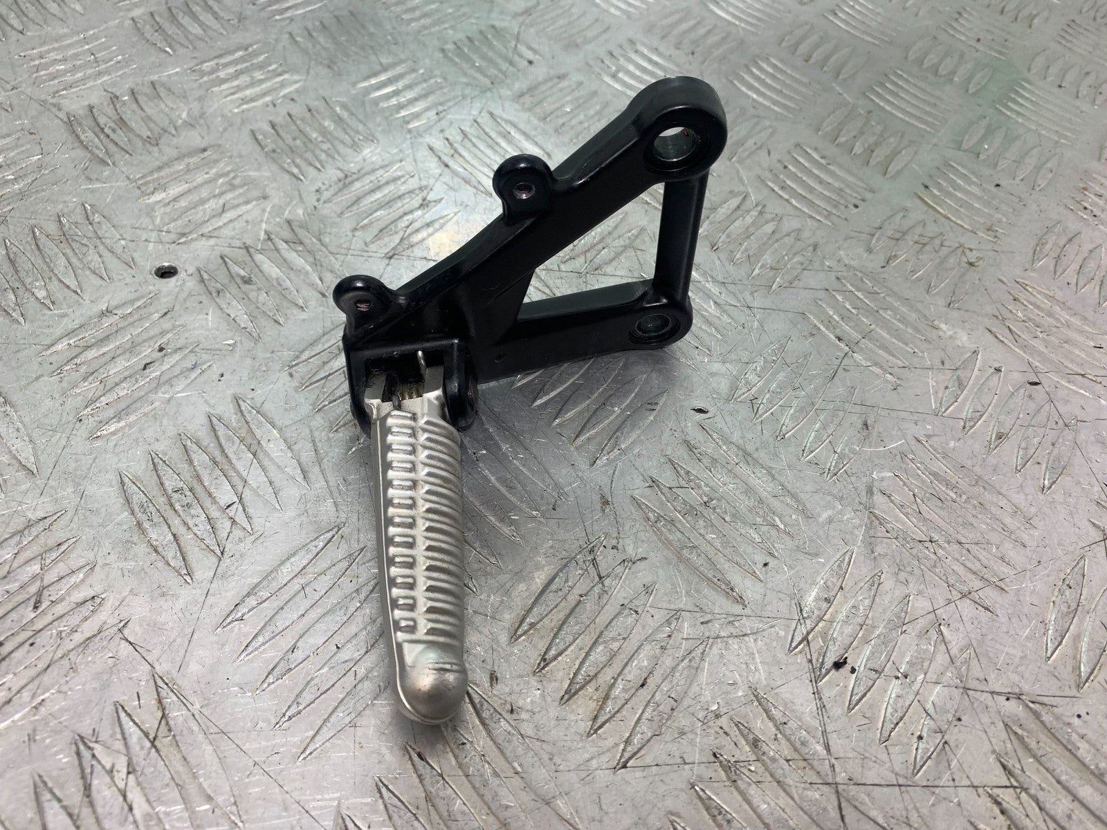 DUCATI 1198 S FRONT RIGHT HANGER  AND PEG  YEAR 2009-2011 (CMB1219)