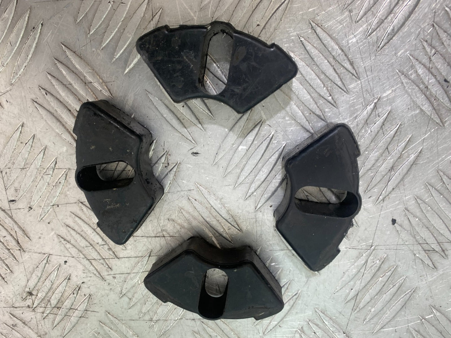 PIONEER NEVADA XF125 CUSH DRIVE RUBBERS  YEAR 2009 (CMB1214)
