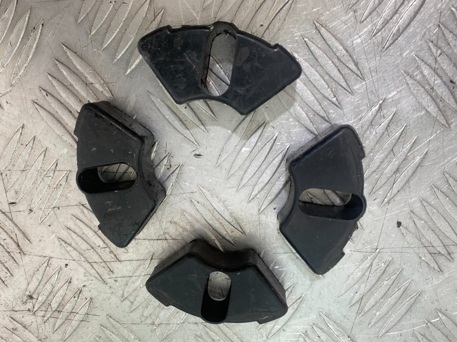 PIONEER NEVADA XF125 CUSH DRIVE RUBBERS  YEAR 2009 (CMB1214)