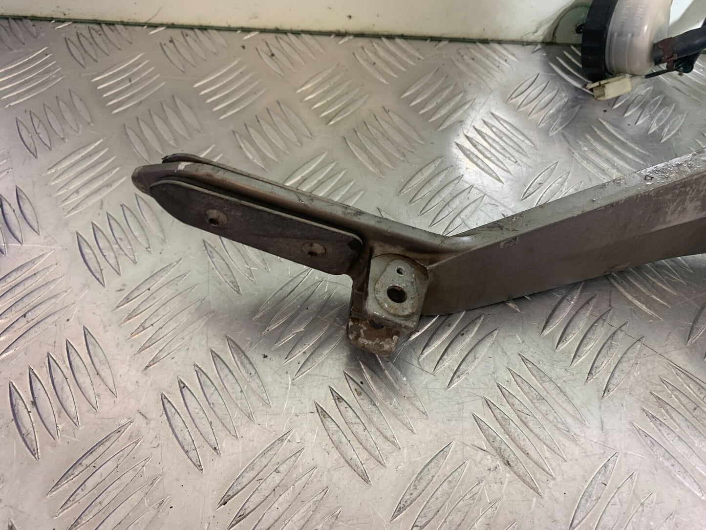 HONDA CB600 CB 600 HORNET RIGHT HANGER YEAR 1998 -2002 (CMB1126)