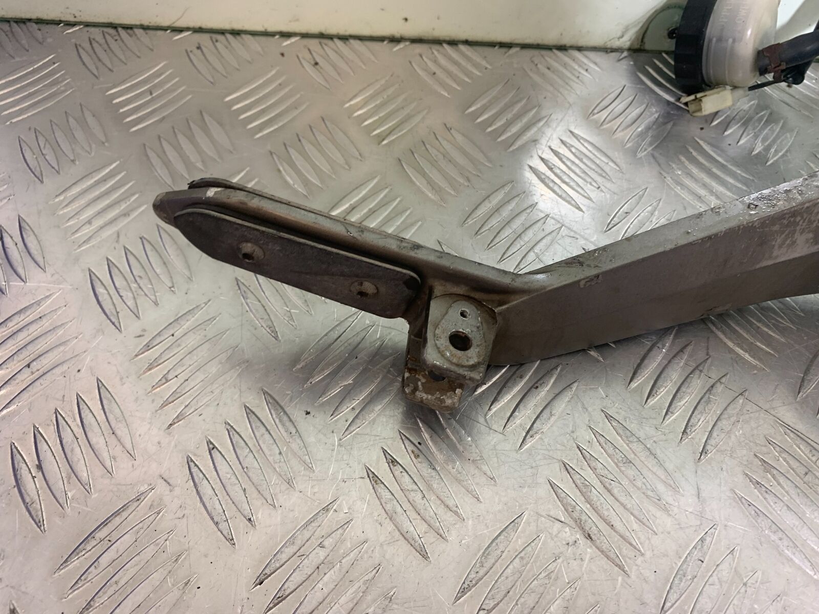 HONDA CB600 CB 600 HORNET RIGHT HANGER YEAR 1998 -2002 (CMB1126)