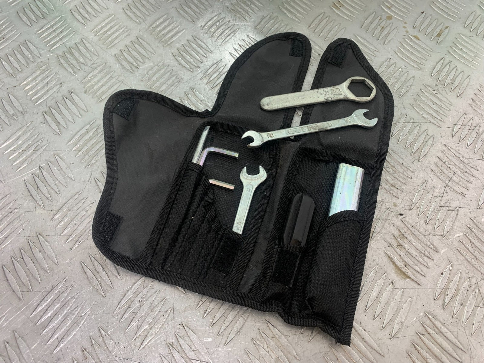 TRIUMPH TIGER 800 XRT TOOL KIT   2018-2020 (CMB1193)