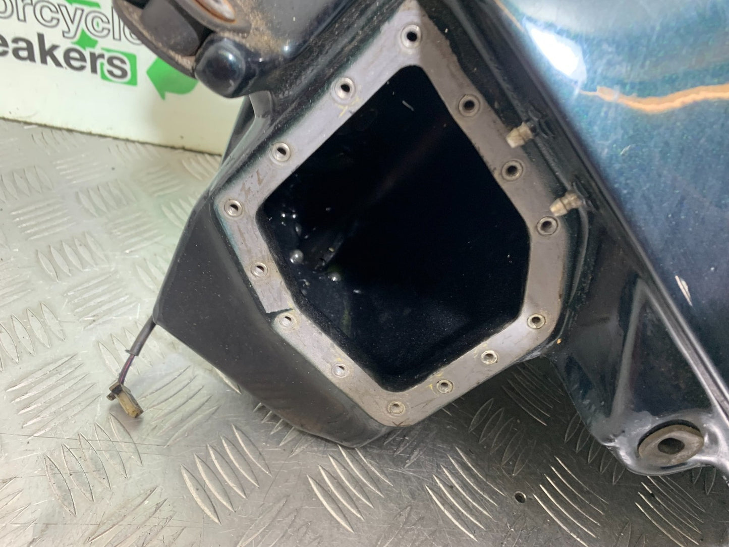 TRIUMPH 955i SPRINT ST PETROL TANK YEAR 1999-04 (CMB1230)