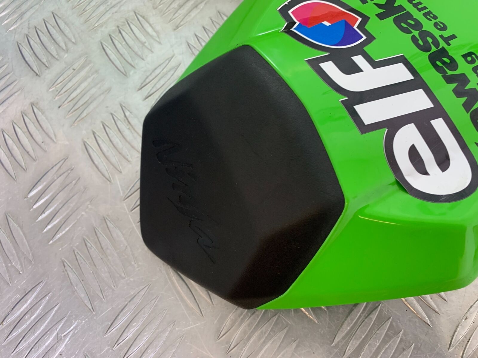 KAWASAKI ZX10R ZX 10R REAR SEAT COWL (ONE BROKEN LUG)  YEAR 2016-2020 (CMB1015)