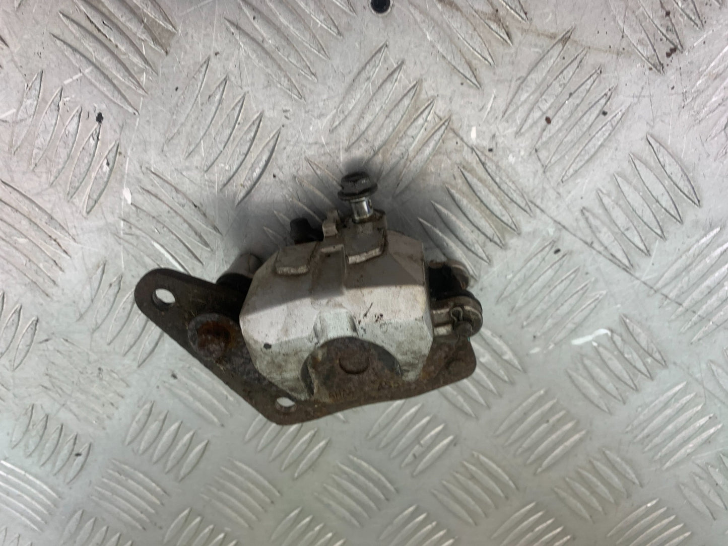 YAMAHA YBR125 YBR 125 FRONT BRAKE CALIPER  YEAR 2010-2017 (CMB1163)
