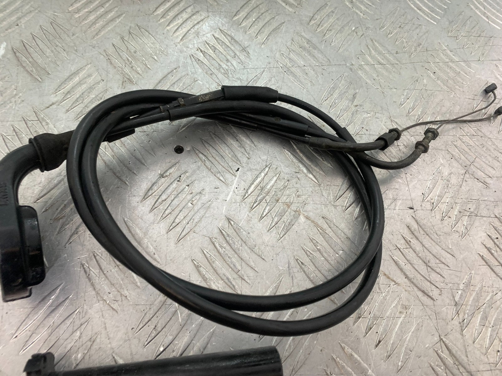 YAMAHA FZS600 FAZER 600 THROTTLE AND CABLES YEAR 1998-2001 (CMB1267)