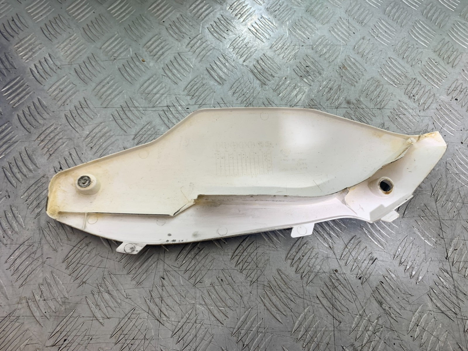 KAWASAKI KXF450 KXF 450 RIGHT SEAT PANEL  YEAR 2013 CMB1217)