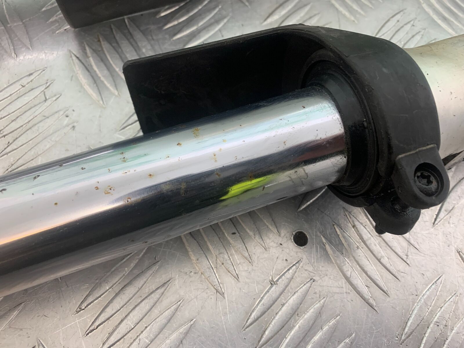 YAMAHA FJ1100 FJ 1100 FORKS   YEAR 1984-1985 (CMB1101)