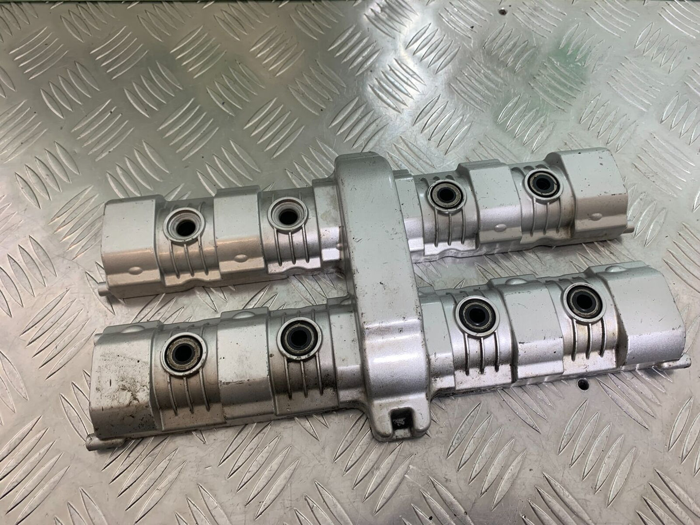 YAMAHA FZS600 FAZER 600 ROCKER COVER  YEAR 1998-2001 (STOCK 958)