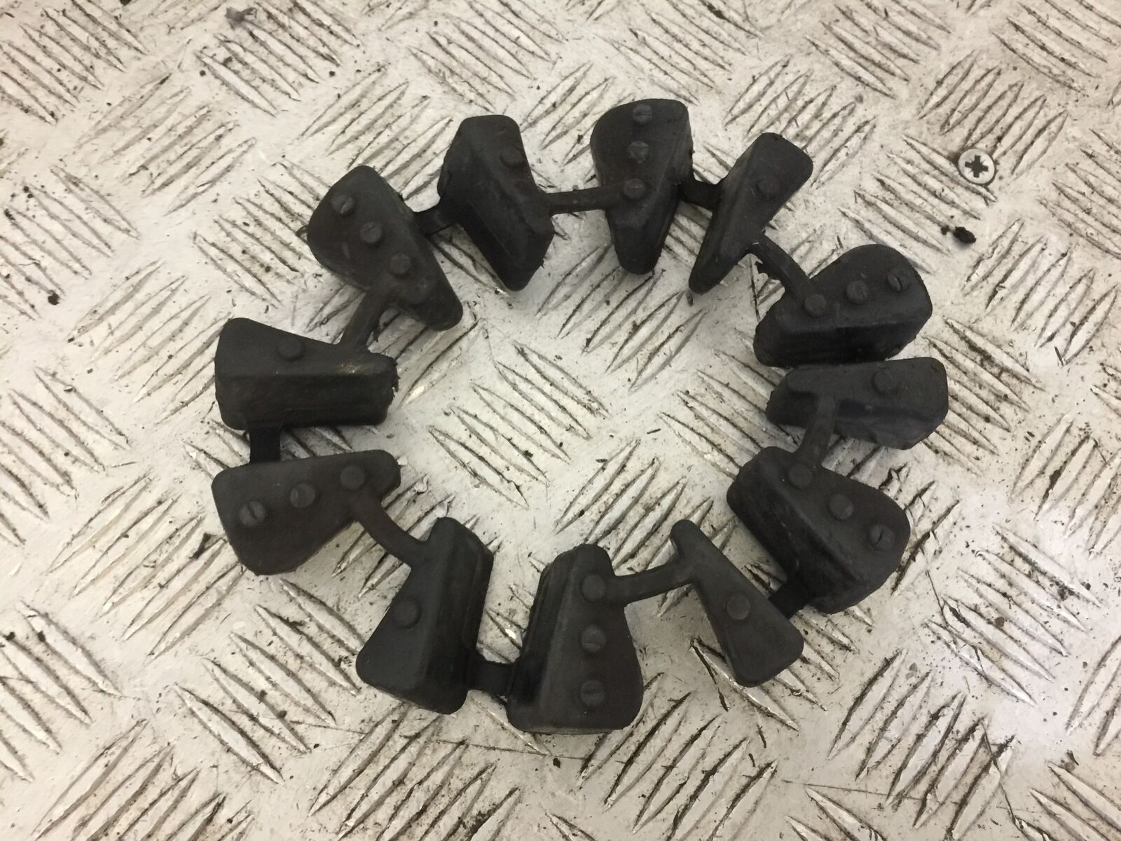 TRIUMPH 675 STREET TRIPLE CUSH DRIVE RUBBERS  2008-2012 (STOCK 736)