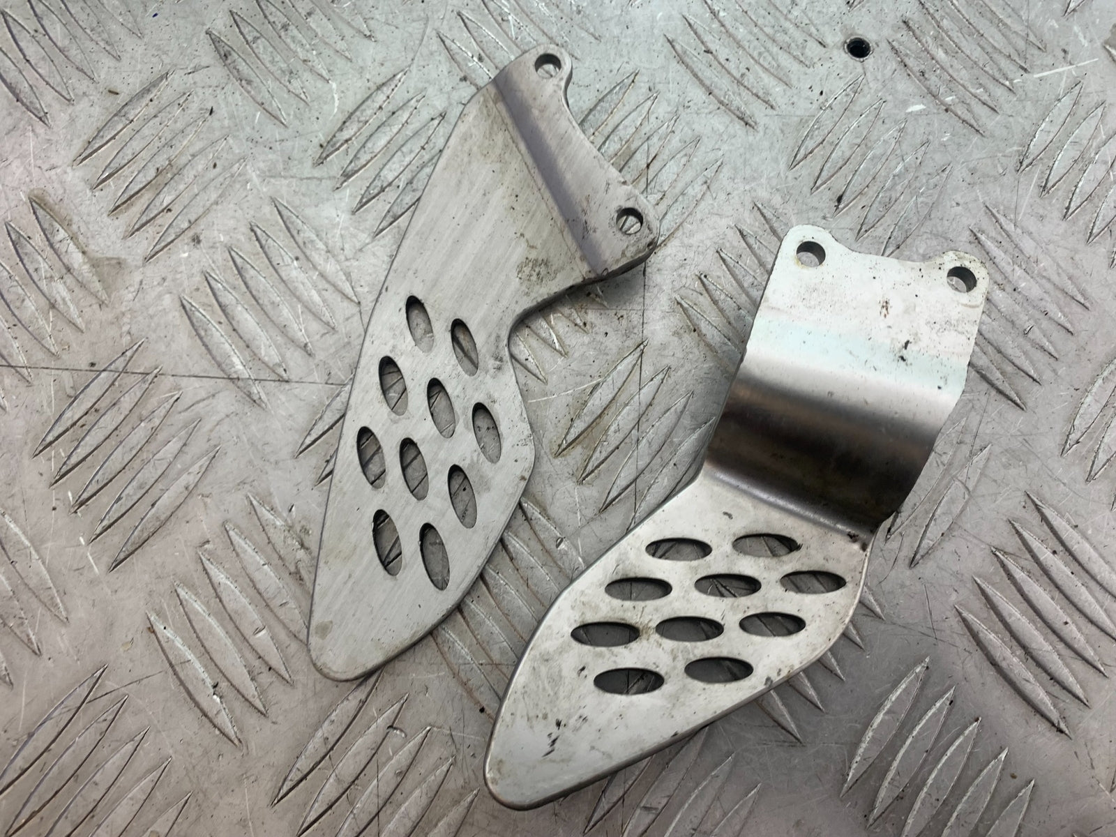 YAMAHA YZF R1 HEEL PLATES  YEAR 2004-2006 (CMB1155)