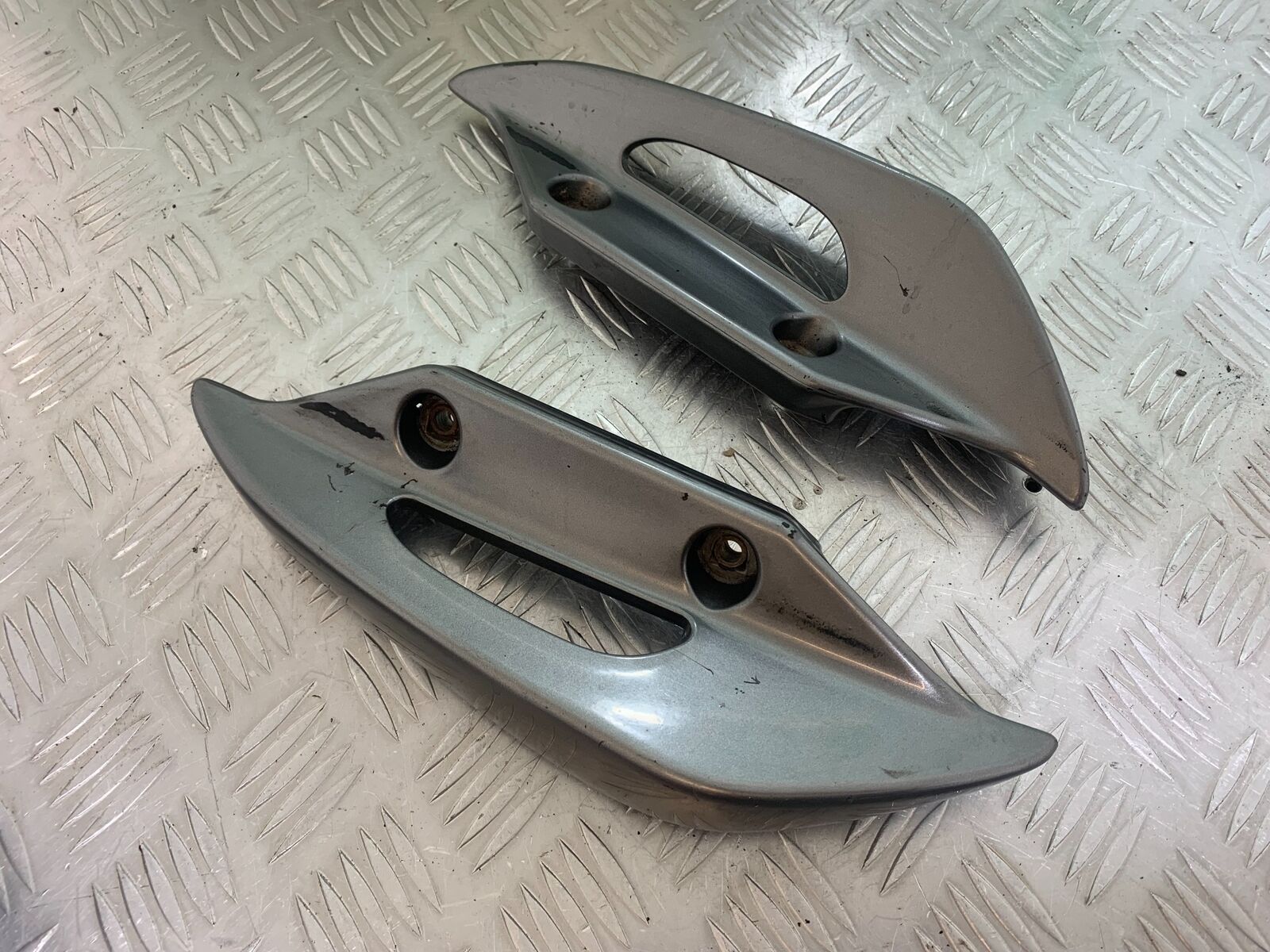 SUZUKI AN 200 UN 200 BURGMAN GRAB RAILS  YEAR 2007-09 (CMB1128)