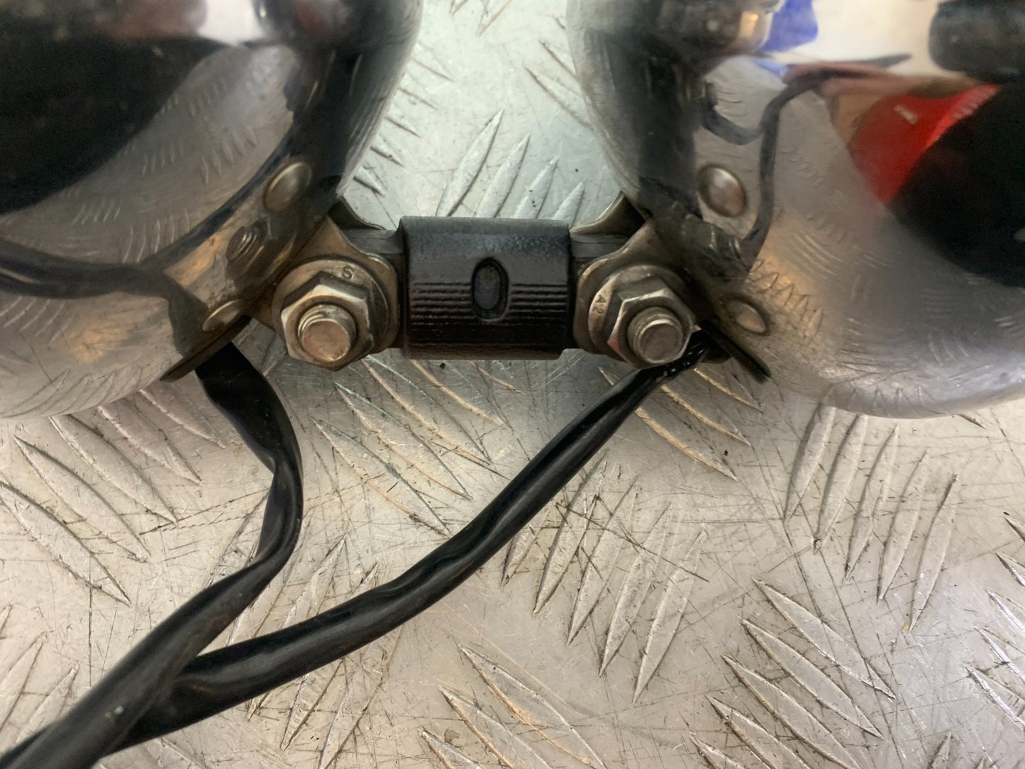 TRIUMPH 1050 SPEED TRIPLE HEADLIGHTS  YEAR 2005-2007 (CMB1322)