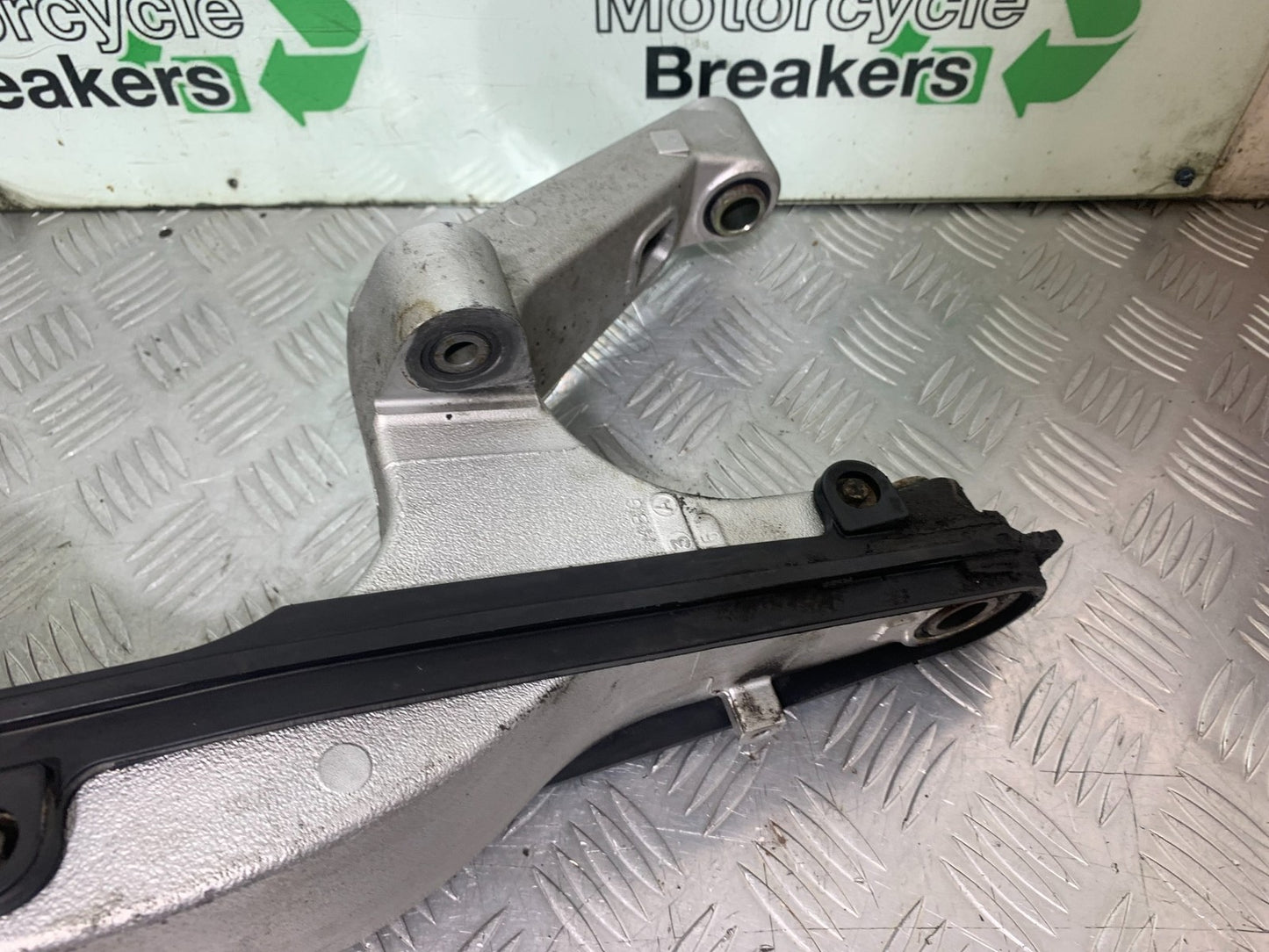 HONDA VFR800 PRE V-TEC SWINGARM  YEAR 1998-2001 (CMB1233)